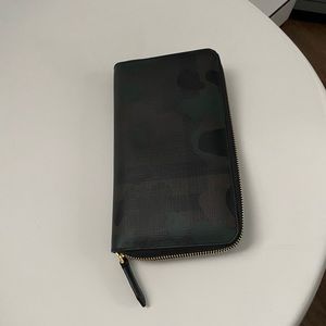 Burberry continental wallet